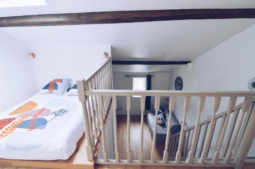 a dog sitting next to a crib in a room at Studios Lsquare-Residence in Châtellerault