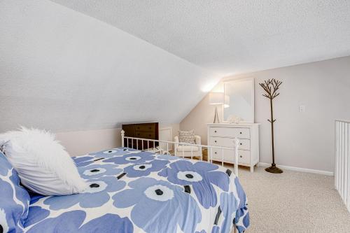 Säng eller sängar i ett rum på Sea Colony --- 3003C West Lake Ct