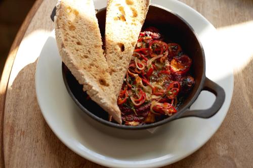 Makanan di atau berdekatan inn ini
