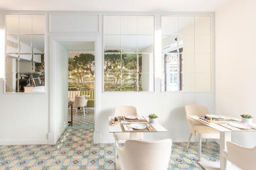a dining room with a table and chairs at Palazzo Marziale in Sorrento