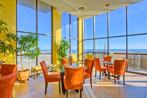 a restaurant with tables and chairs and a view of the ocean at Phoenix Vacation Rentals in Orange Beach