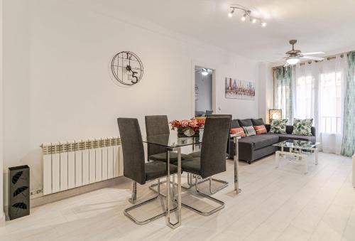 A seating area at Apartamento Bazán Granada