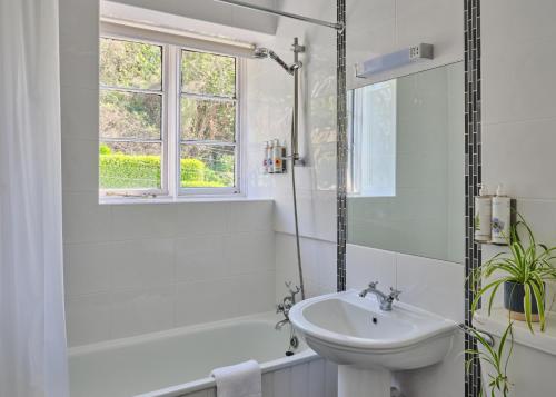 Gallery image of The Old Ferry Inn in Fowey