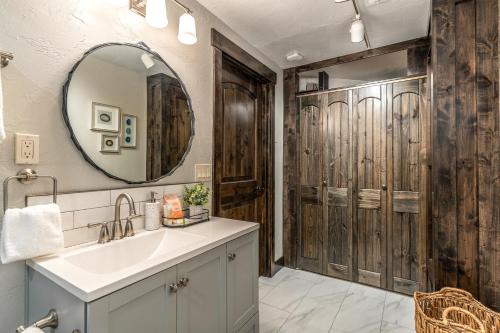 a bathroom with a sink and a mirror at The Electric Bungalow in Bigfork