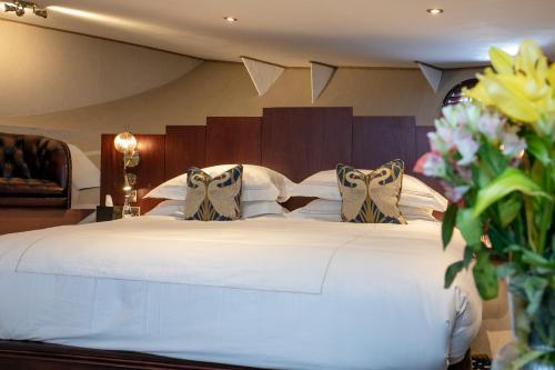 a bedroom with a bed with white sheets and pillows at Ocean Mist Leith in Edinburgh