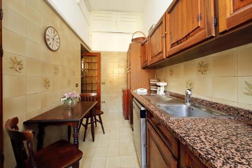 Luxury Domus AmaDora tesisinde mutfak veya mini mutfak