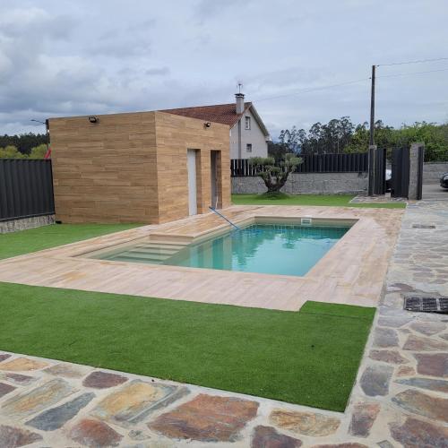 Πισίνα στο ή κοντά στο Lujosa villa con piscina