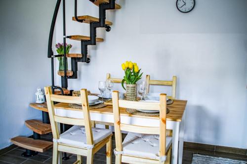 a dining room table with two chairs and a table and a table and chairsktop at Pokoje Gościnne Malinówka in Krościenko