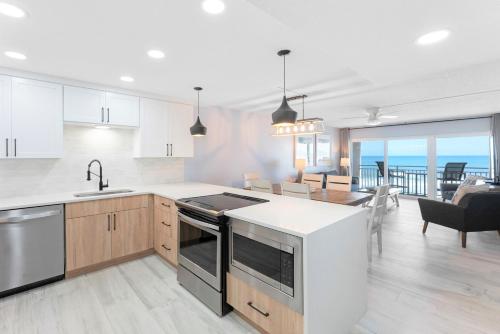 Η κουζίνα ή μικρή κουζίνα στο Paradise Beach Club - Oceanfront and Penthouse