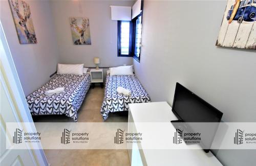 Posteľ alebo postele v izbe v ubytovaní Los Patos II Apartamentos - A 300 m de playa - Piscina - PARKING GRATIS - EXCELENTE CONEXION WIFI