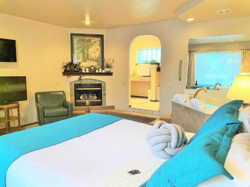Μια τηλεόραση ή/και κέντρο ψυχαγωγίας στο Breakers Boutique Inn