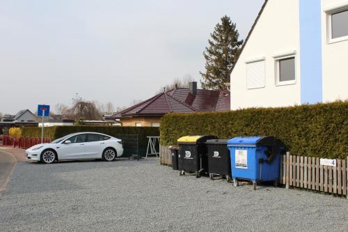 a white car parked in a driveway next to a house at Mimi's Ostseeglück in Grömitz