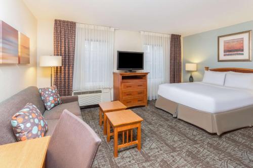 a hotel room with a bed and a television at Sonesta ES Suites Atlanta Perimeter Center in Atlanta