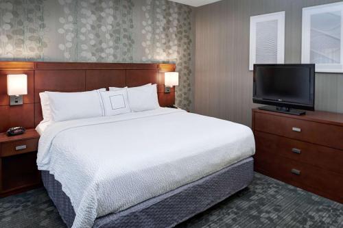 Postel nebo postele na pokoji v ubytování Sonesta Select Milwaukee Brookfield