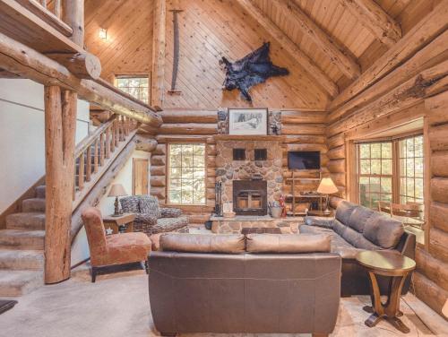 Bear Den Log Cabin – Photos 3
