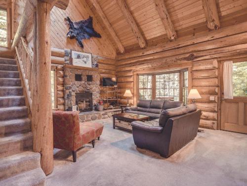 Bear Den Log Cabin – Photos 2