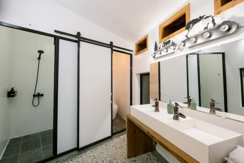 a bathroom with two sinks and a shower at 墾丁包棟民宿哪尼 - 2位即可包棟 in Eluan