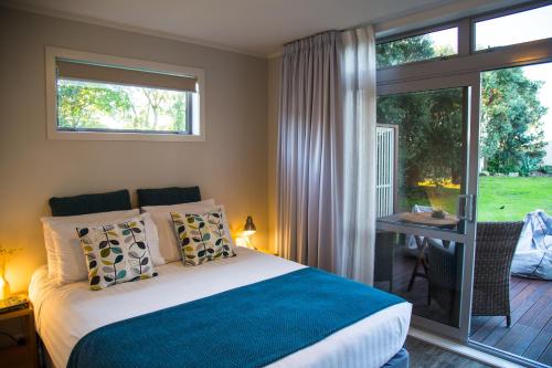 Cama o camas de una habitación en Hahei Beach Resort