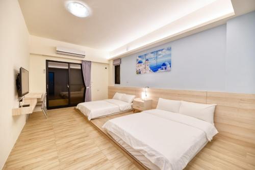 Una cama o camas en una habitación de 僑居民宿