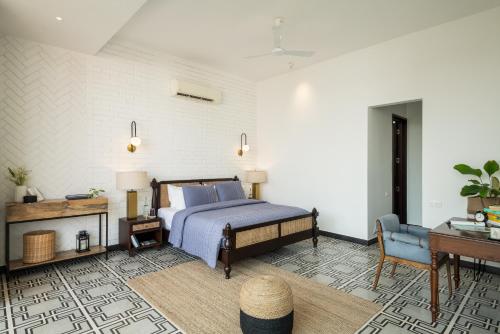 Letto o letti in una camera di La Sierra, 2 & 3BHK Villas near Anjuna & Vagator Beach with Private Pool, Terrace, Garden, Kitchen & Security