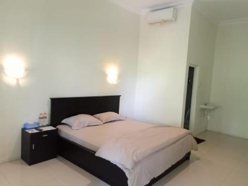 Ένα ή περισσότερα κρεβάτια σε δωμάτιο στο Hotel Bangil Syariah
