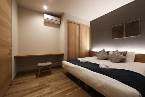 Una cama o camas en una habitación de M House