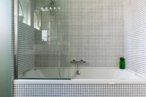 Ein Badezimmer in der Unterkunft La Cascade