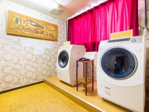 a washing machine and a dryer in a room at Business Hotel Kawashima in Wakayama