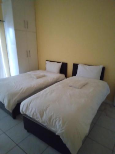 Ένα ή περισσότερα κρεβάτια σε δωμάτιο στο 24 Wrench Glenlilly Parow