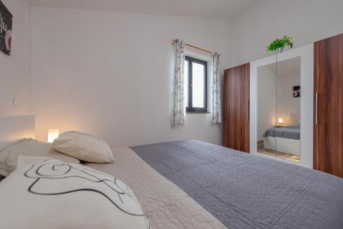 Apartment Tomislav tesisinde bir odada yatak veya yataklar