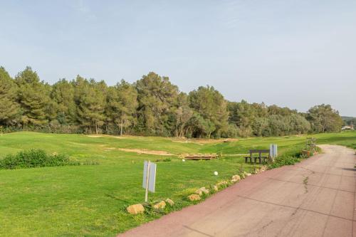 a dirt road next to a field with trees at Ca Minorica -Apartamento- in Son Parc