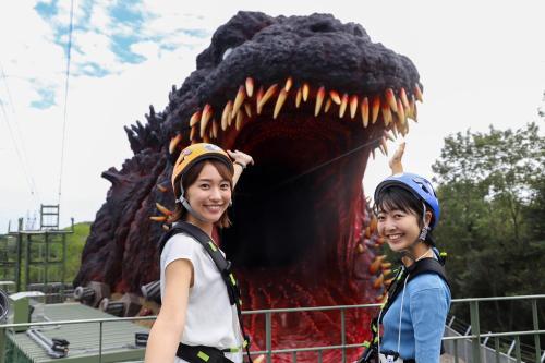 two girls are standing in front of a fake dinosaur at GRAND CHARIOT Hokutoshichisei 135° in Awaji