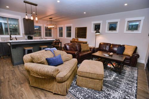 Χώρος καθιστικού στο Home on the Range by Casago McCall - Donerightmanagement