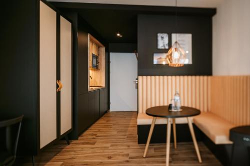 a room with a table and a door at Rioca Vienna Posto 2 in Vienna