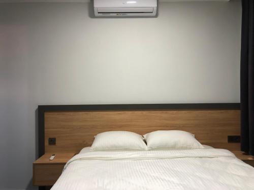 Ένα ή περισσότερα κρεβάτια σε δωμάτιο στο Sofya Suites