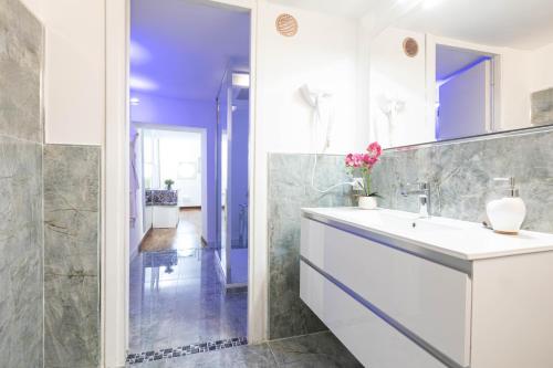 A bathroom at Campo dè Fiori Detached Apartment Eligio - Top Collection