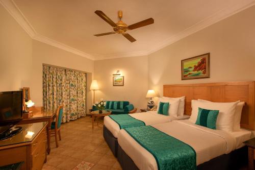 Postel nebo postele na pokoji v ubytování Kenilworth Resort & Spa, Goa