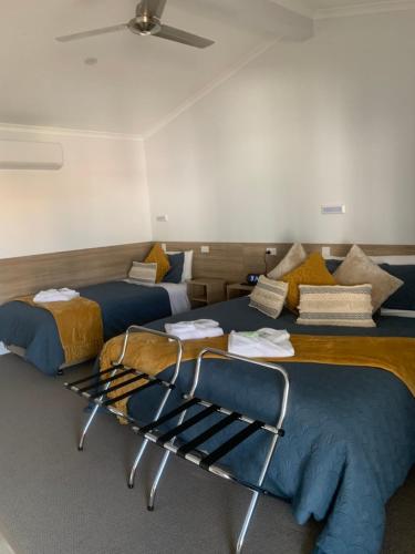 a room with two beds in a room at Merriwa Golden Fleece Motor Inn & Lodge incorporating Merriwa Motor Inn & Motel in Merriwa