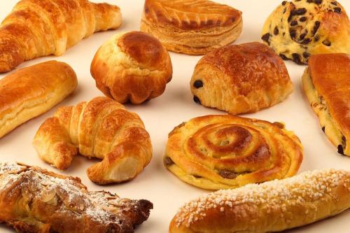 a bunch of different types of croissants and pastries at Hotel Porto Azzurro in Sirmione