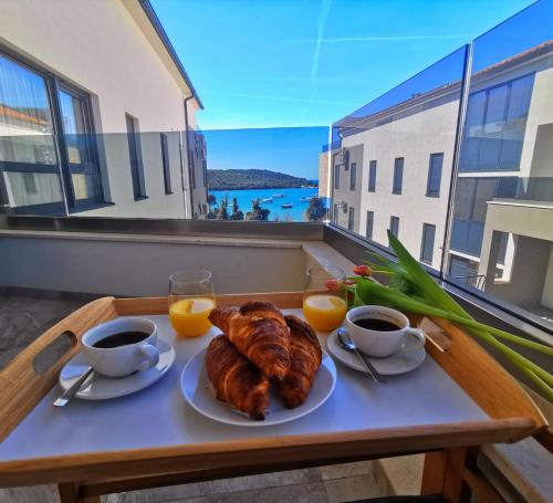 Black Pearl - Luxury seaside app with pool & bbq, Istra