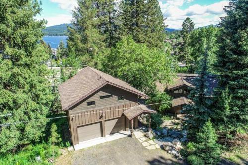 an overhead view of a house with a garage at Mackinaw Manor by Casago McCall - Donerightmanagement in McCall