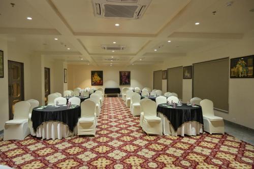Restaurace v ubytování Stardom Resort Jaipur
