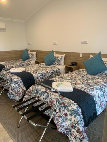Letto o letti in una camera di Merriwa Golden Fleece Motor Inn & Lodge incorporating Merriwa Motor Inn & Motel