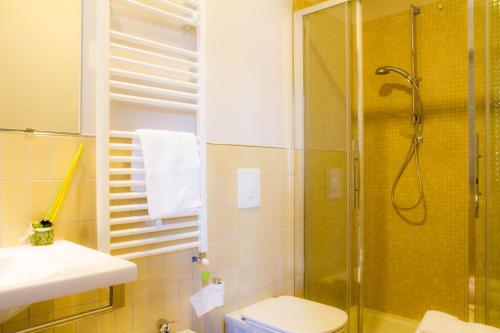 a bathroom with a shower and a toilet and a sink at Il Fiore in una Stanza in Itri