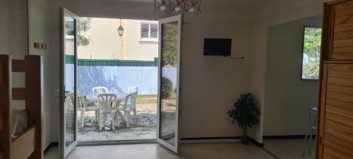 Fotografie z fotogalerie ubytování L' Escale des Îles en rdc de villa avec jardin à 5mn des plages et de toutes les commodités v destinaci Six-Fours-les-Plages