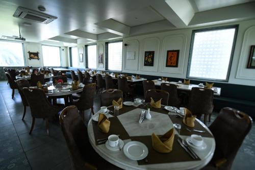 Restaurace v ubytování Stardom Resort Jaipur