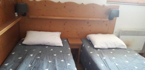 Postel nebo postele na pokoji v ubytování Chamrousse 1700 - Les Villages du Bachat - Silènes C32 - Classé 3 étoiles- Vue sur les montagnes -