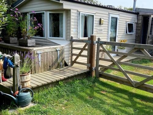 Cosy Quiet Static Caravan Mawgan Porth St Eval