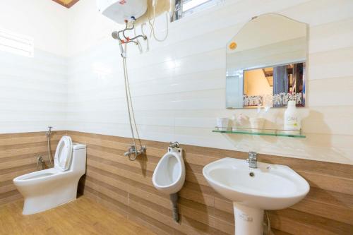 Koupelna v ubytování Homestay Vườn Tùng