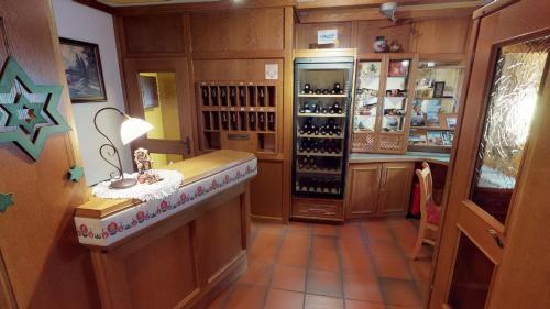a room with a wine shop with a counter and a refrigerator at Das kleine Familienhotel Koch in Eisentratten